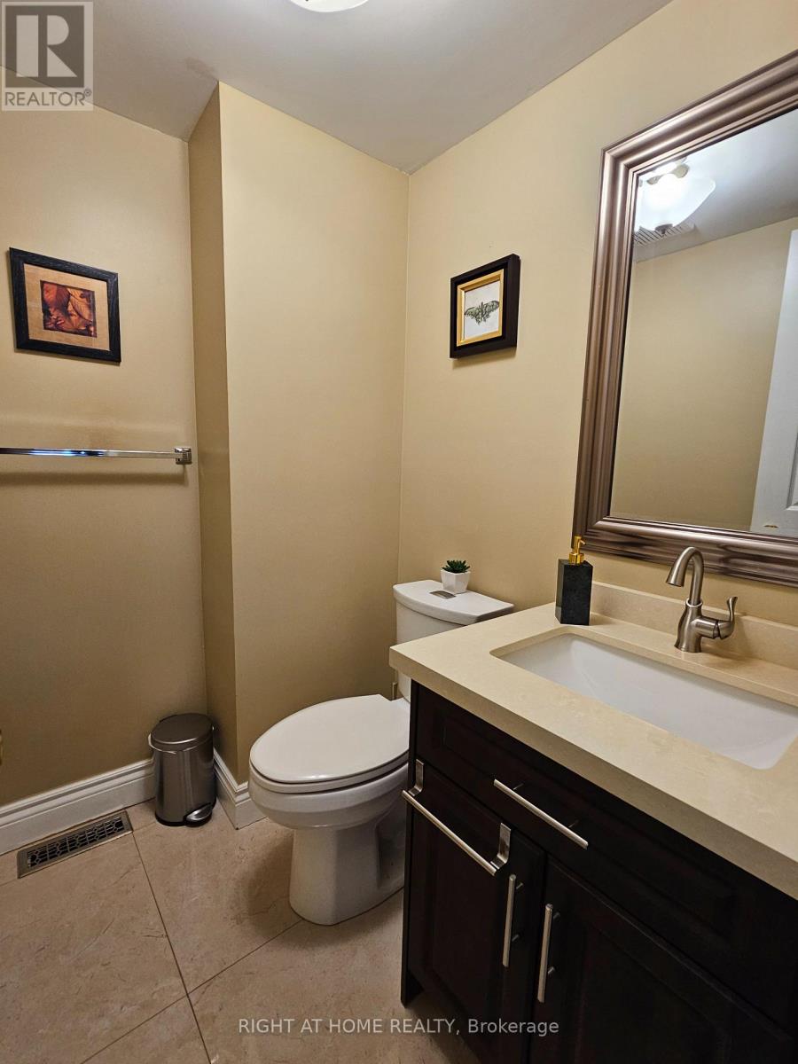 710 Ashprior Avenue, Mississauga, Ontario  L5R 3N8 - Photo 7 - W13626504