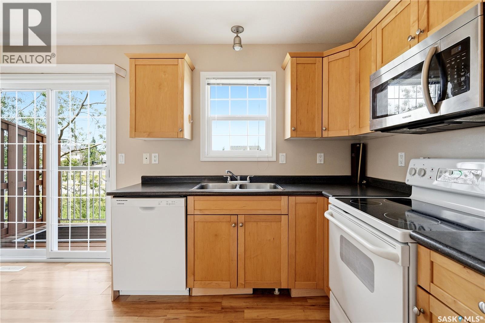 52 118 Pawlychenko Lane, Saskatoon, Saskatchewan  S7V 1K1 - Photo 4 - SK045349