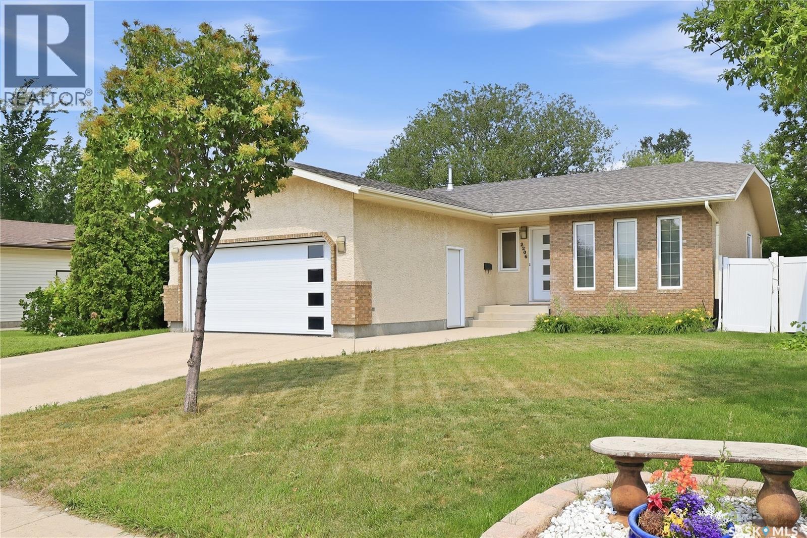 2206 Assiniboine Avenue E, Regina, Saskatchewan  S4V 2E8 - Photo 2 - SK045316