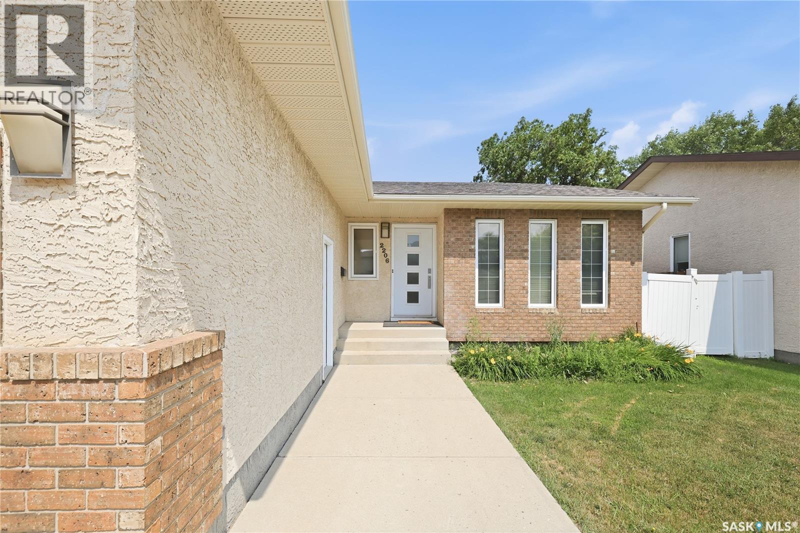 2206 Assiniboine Avenue E, Regina, Saskatchewan  S4V 2E8 - Photo 3 - SK045316