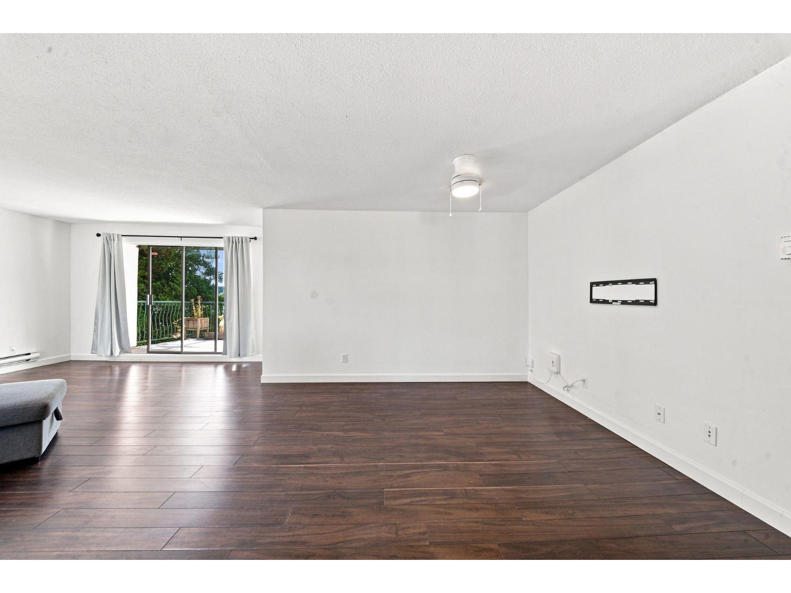 301 33598 George Ferguson Way, Abbotsford, British Columbia  V2S 2L8 - Photo 5 - R3154017