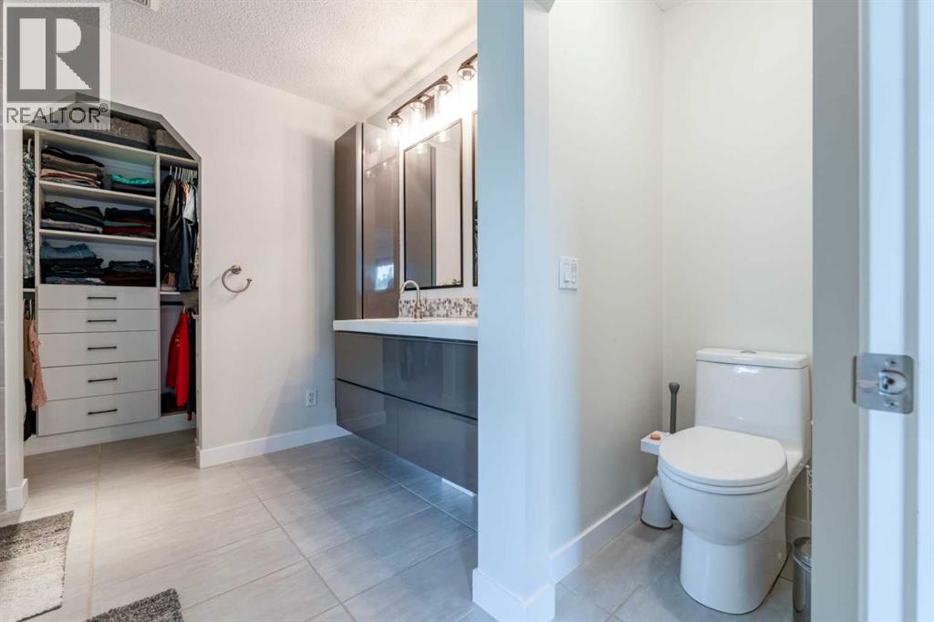 240 Willowmere Close, Chestermere, Alberta  T1X 1S3 - Photo 29 - A2336480