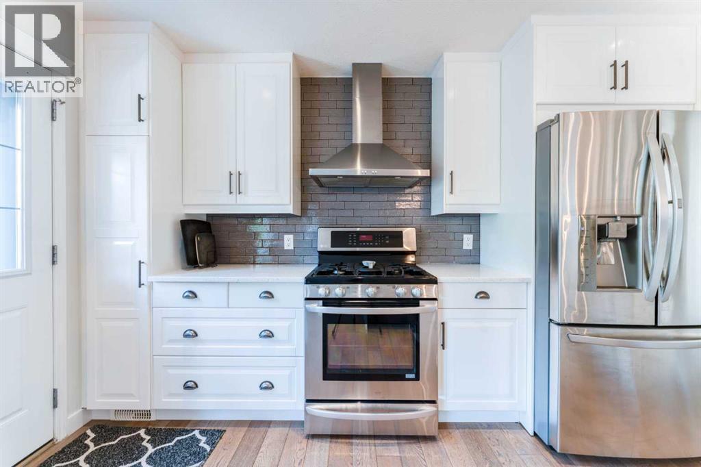 240 Willowmere Close, Chestermere, Alberta  T1X 1S3 - Photo 9 - A2336480