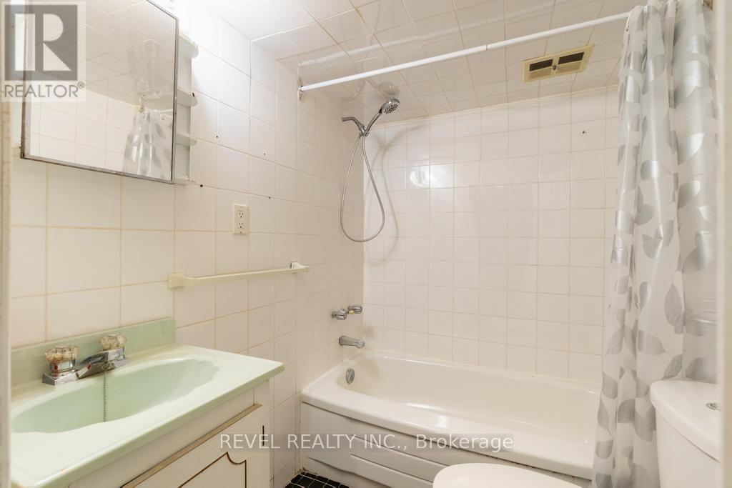 255 Franklin Avenue, Toronto, Ontario  M6P 3Z4 - Photo 36 - W13663436
