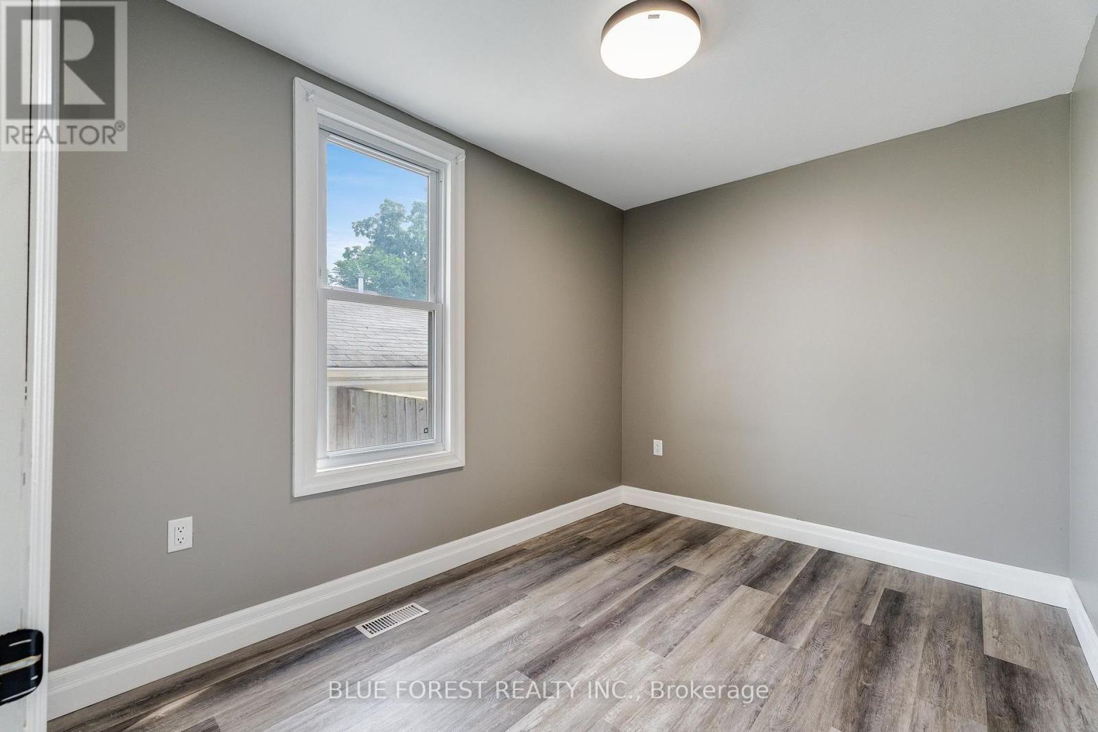 30 Park Avenue E, Chatham-Kent, Ontario  N7M 3V5 - Photo 12 - X13667006
