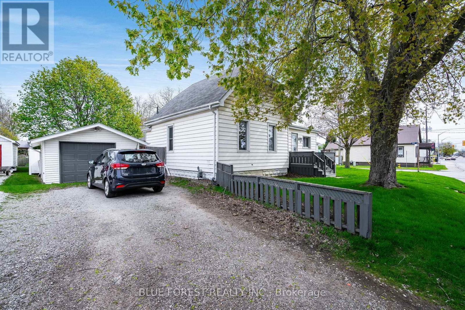 30 Park Avenue E, Chatham-Kent, Ontario  N7M 3V5 - Photo 2 - X13667006