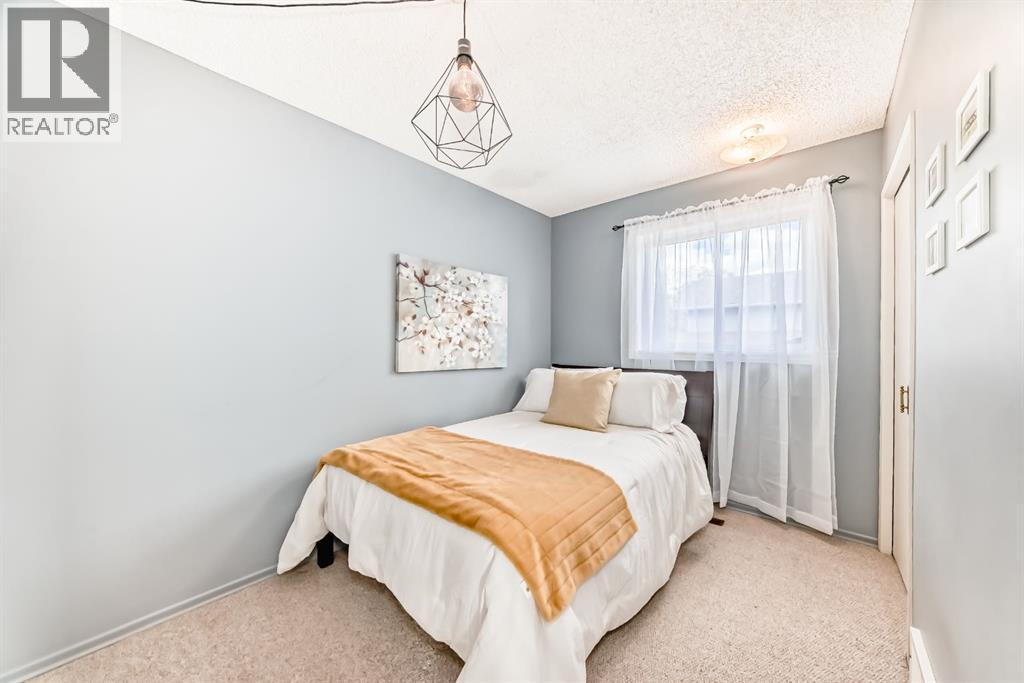 15 Hawkcliff Way NW, Calgary, Alberta  T3G 2R8 - Photo 33 - A2320859