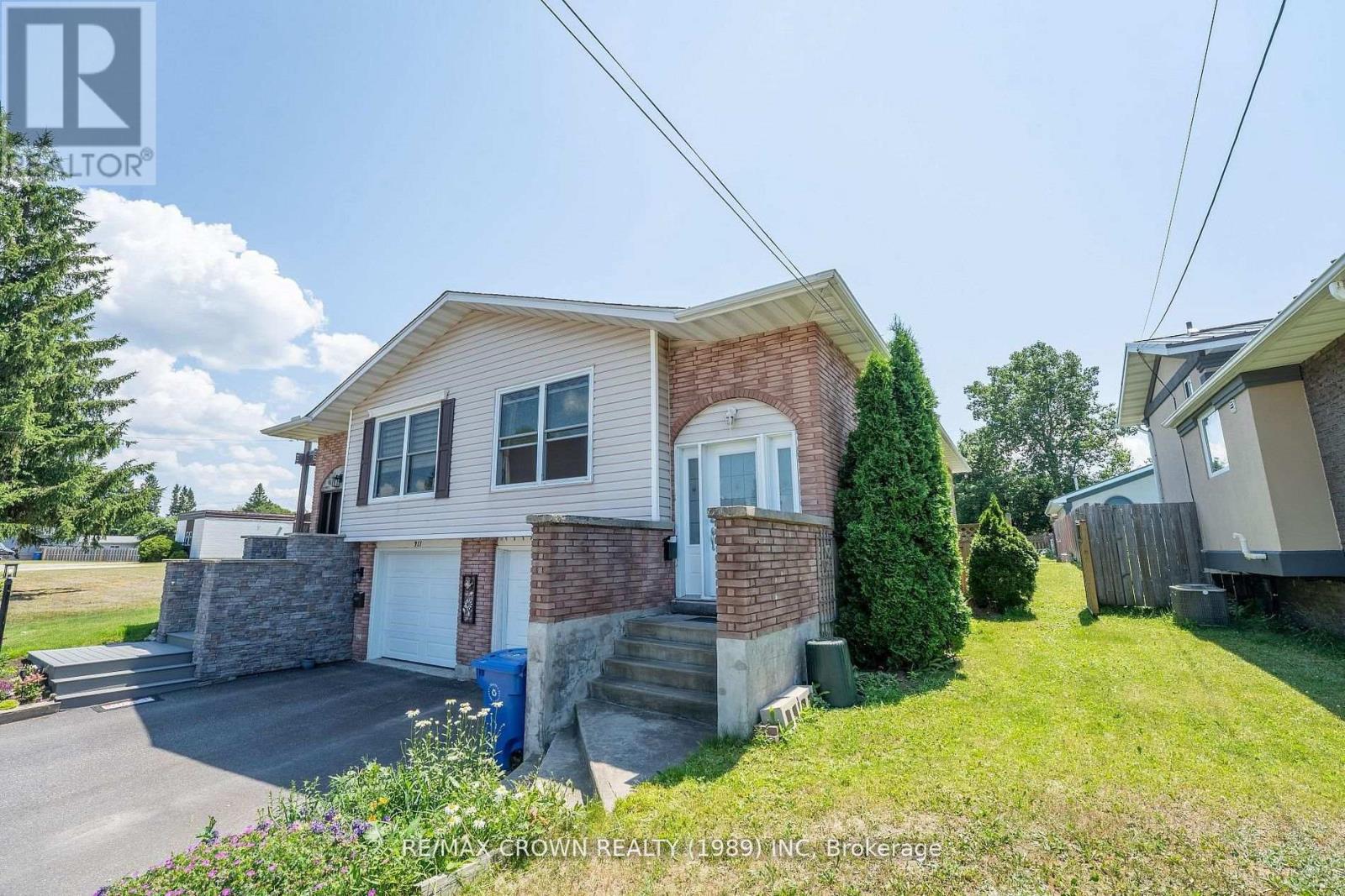 307 Mckenzie Avenue, North Bay, Ontario  P1B 7E3 - Photo 2 - X13666794