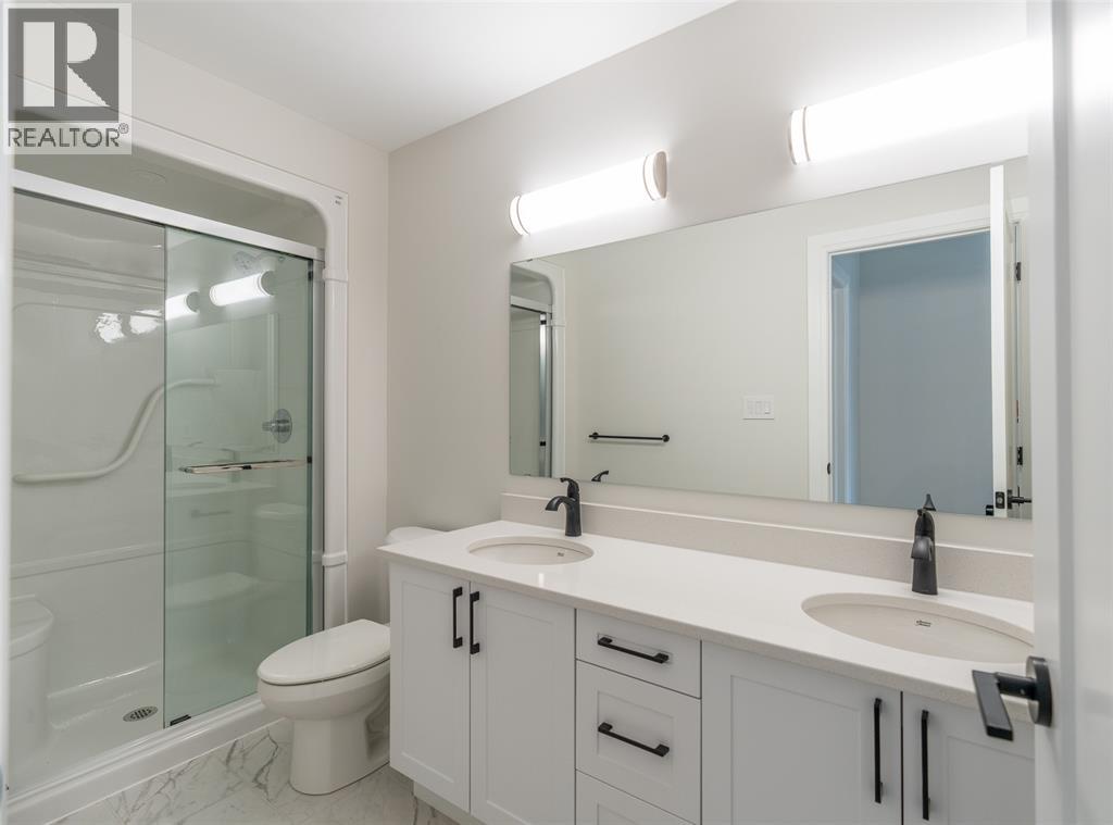 1540 Venetian Boulevard Unit# 204, Point Edward, Ontario  N7T 0A4 - Photo 13 - 26018622