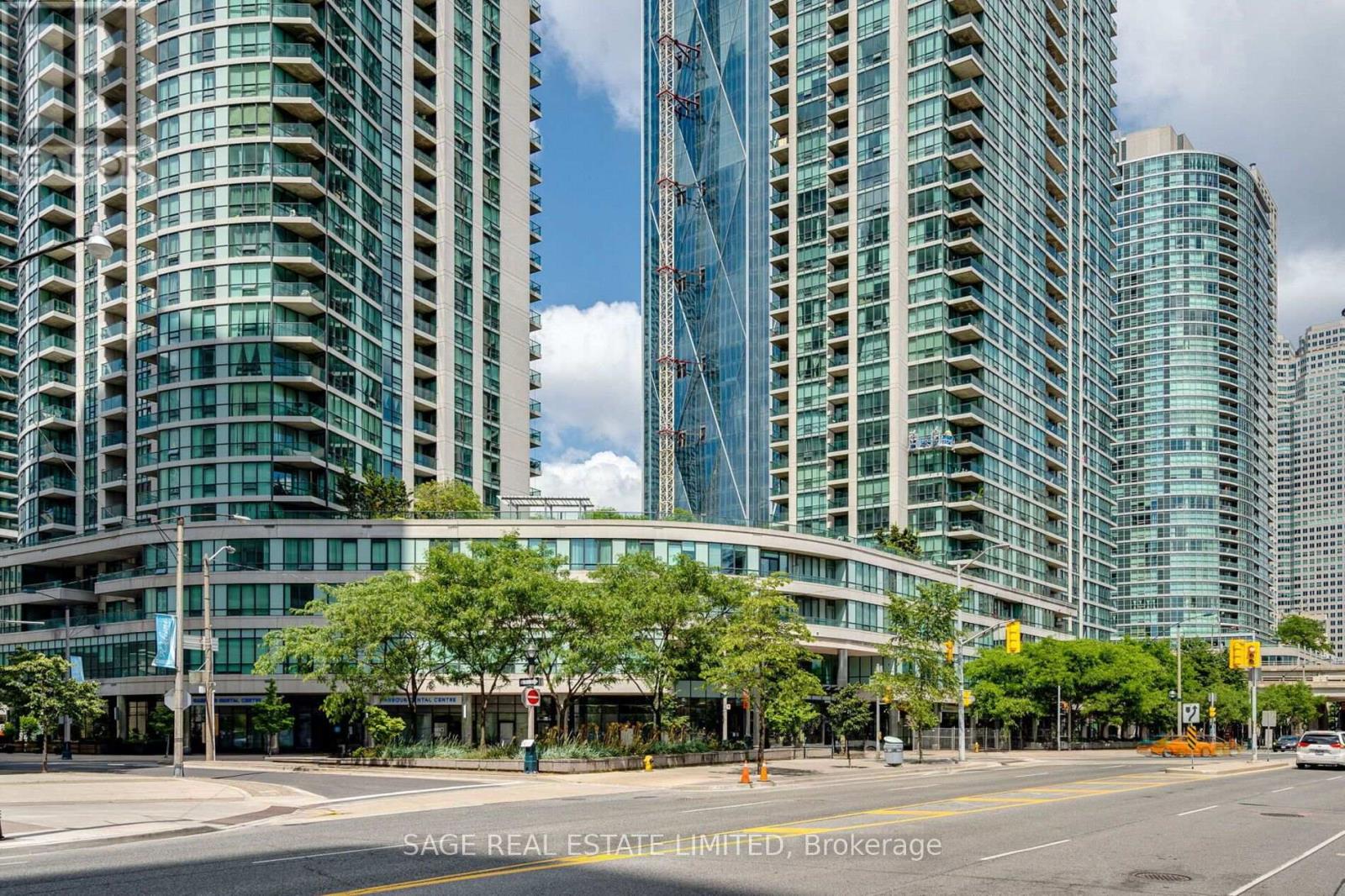 <div class="slider-price">$1,038,000</div><p>2711 - 16 Yonge Street, Toronto, Ontario</p>