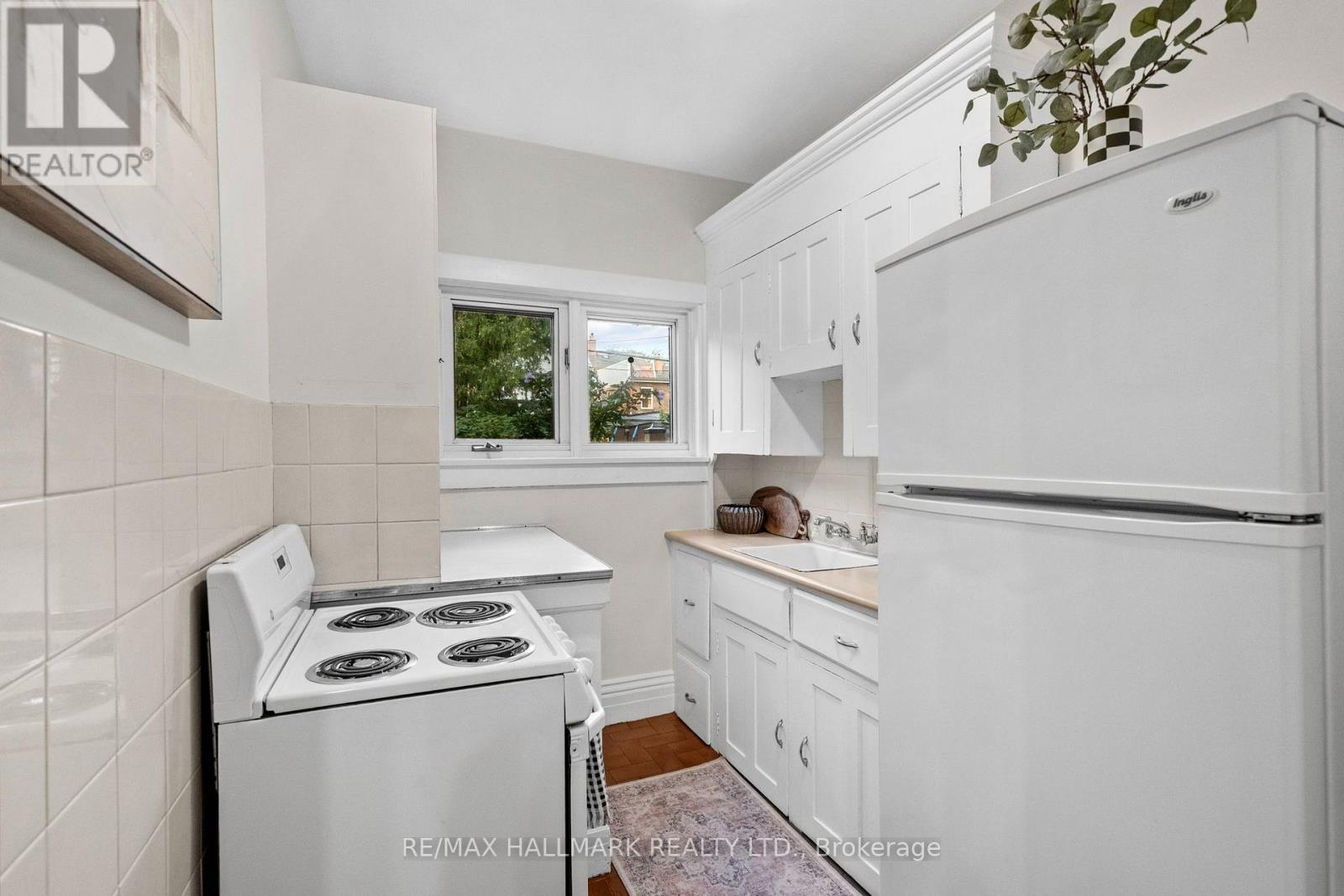 159 Gillard Avenue, Toronto, Ontario  M4J 4N7 - Photo 17 - E13666788