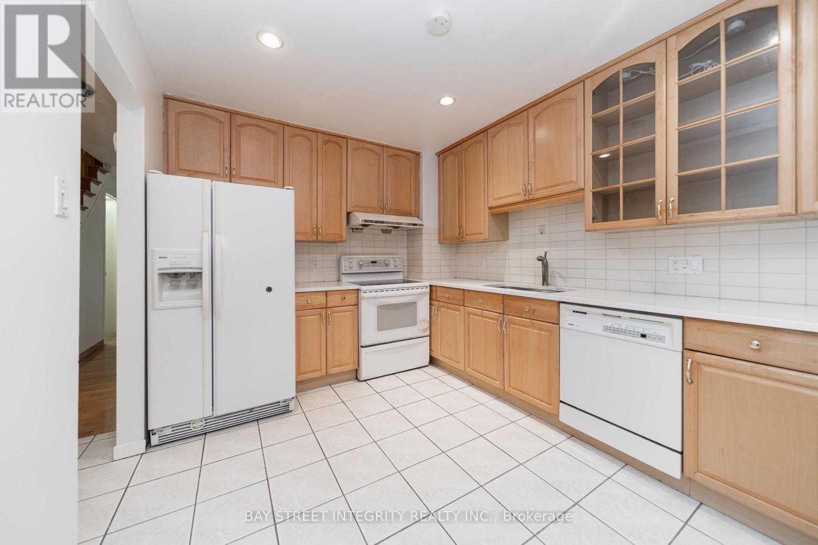 6 Sandy Haven Drive, Toronto, Ontario  M1W 3H9 - Photo 3 - E13667066