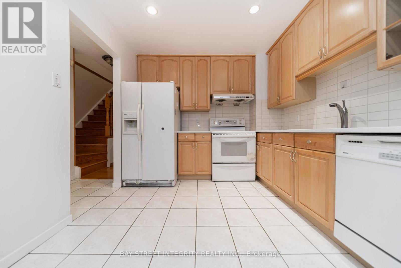 6 Sandy Haven Drive, Toronto, Ontario  M1W 3H9 - Photo 4 - E13667066