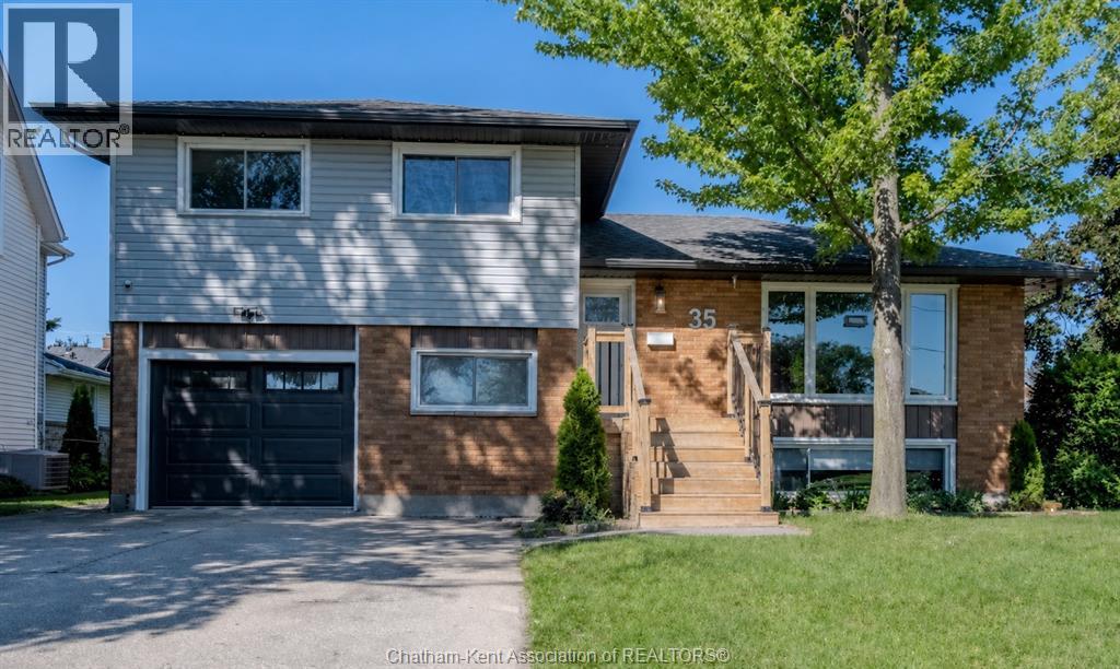 MLS# 26019554: 35 Crystal DRIVE, Chatham, Canada