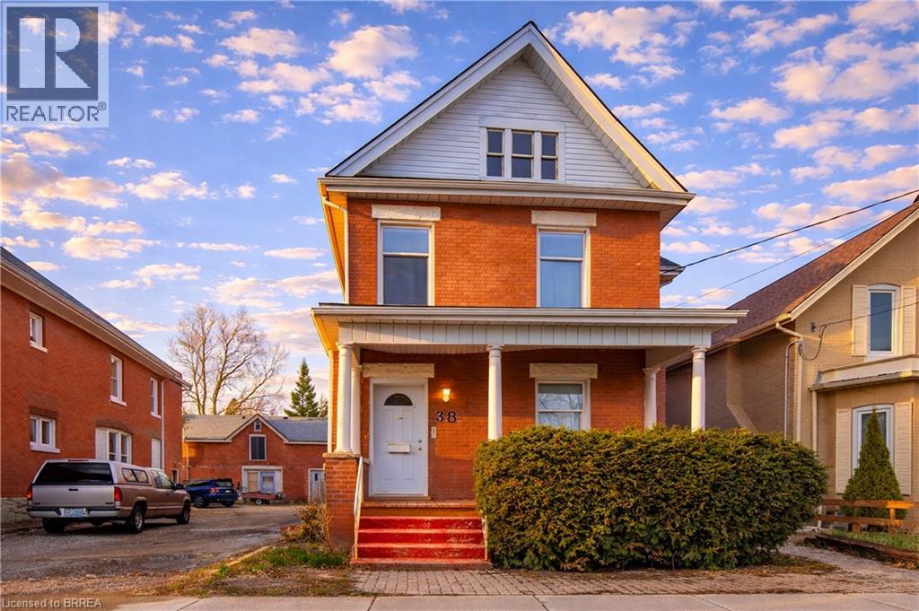 38 Nelson Street, Brantford, Ontario  N3T 2M8 - Photo 1 - 40855151