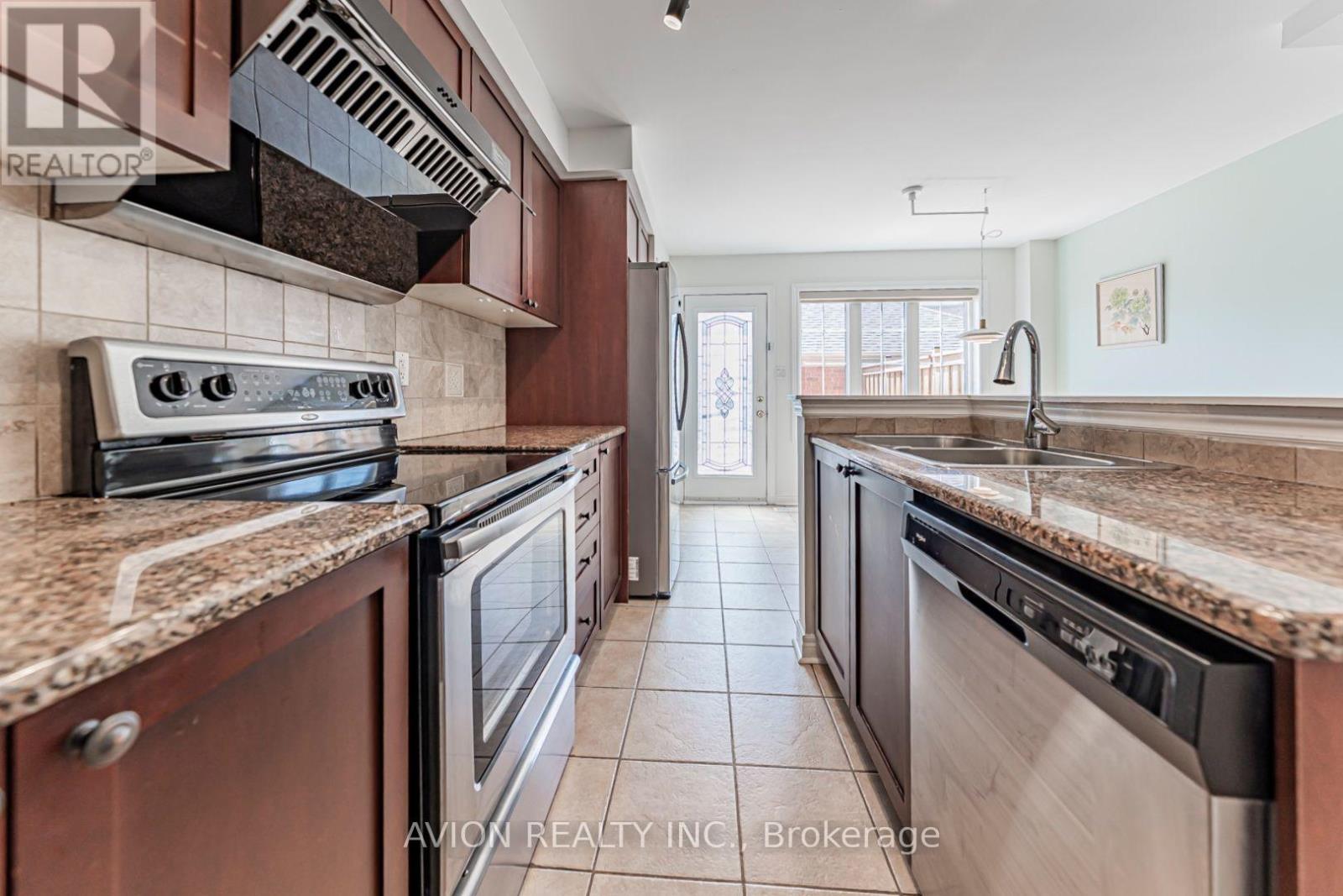 483 White's Hill Avenue, Markham, Ontario  L6B 0J8 - Photo 10 - N13666912