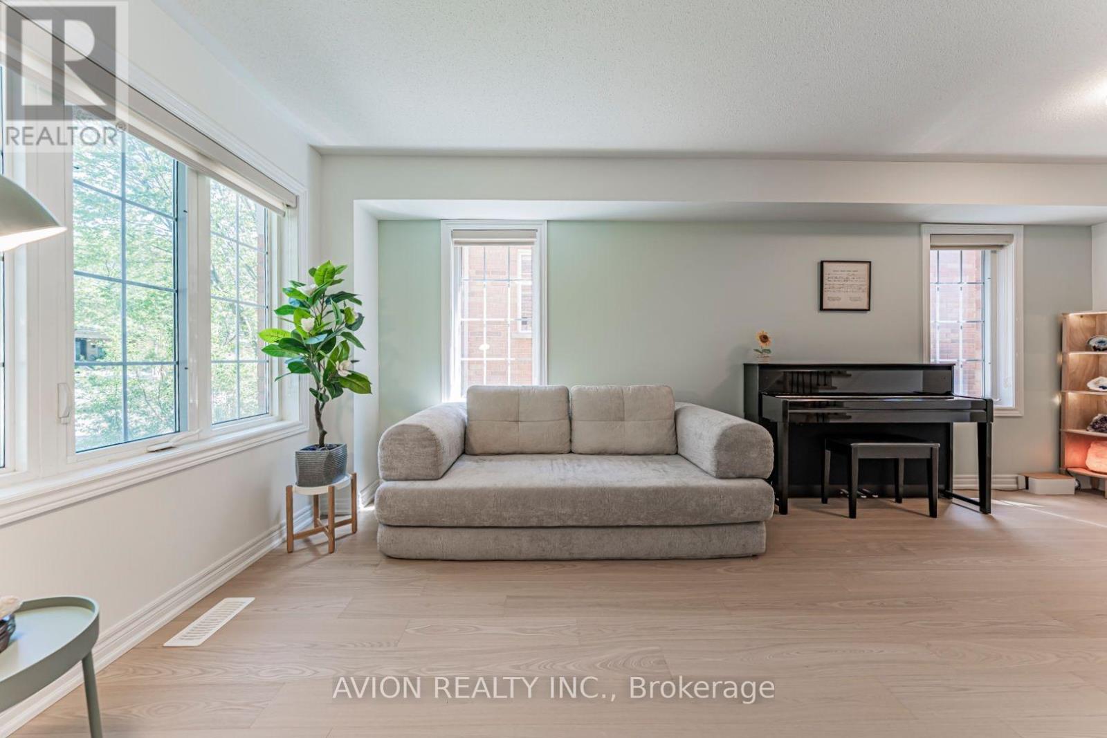 483 White's Hill Avenue, Markham, Ontario  L6B 0J8 - Photo 3 - N13666912