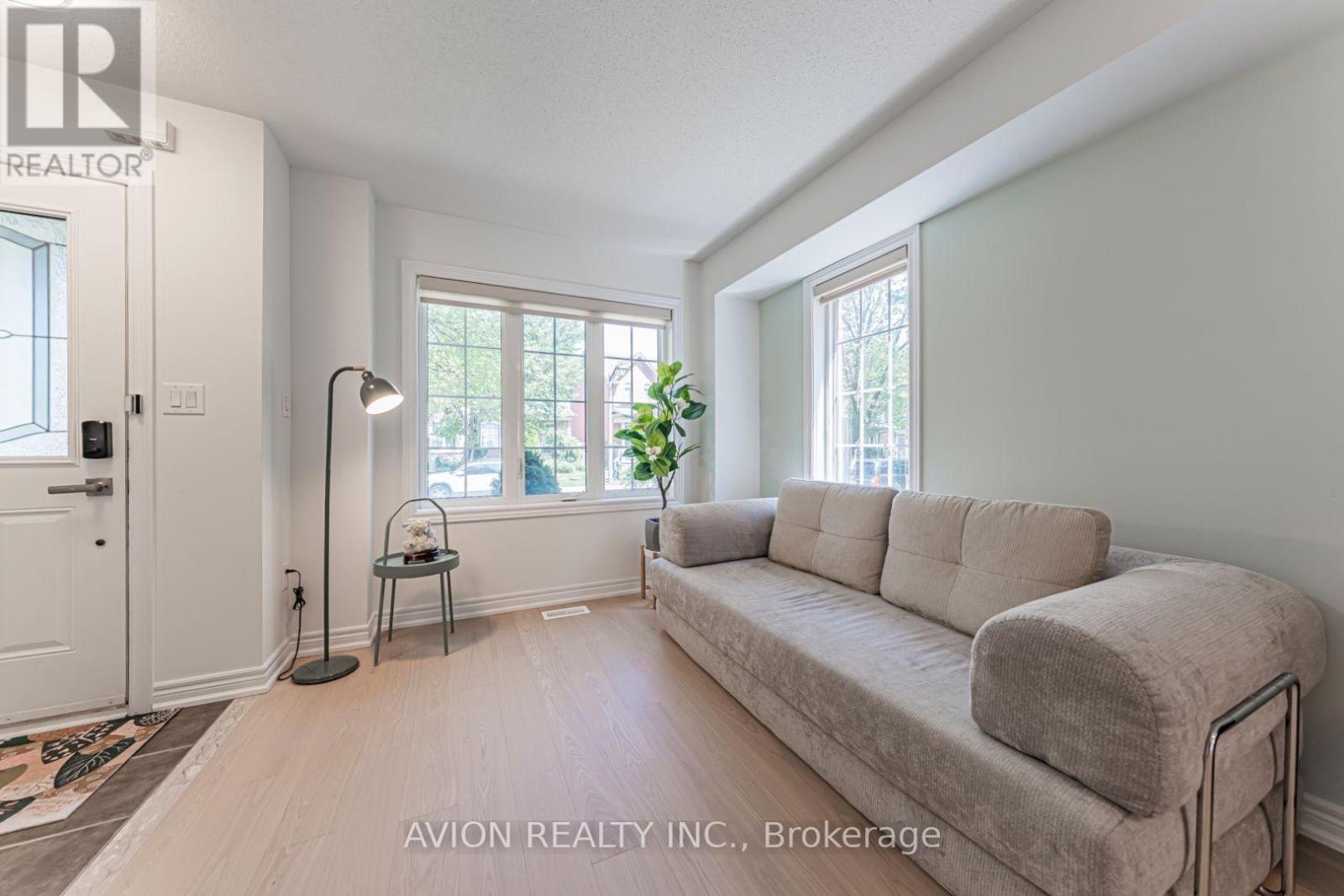 483 White's Hill Avenue, Markham, Ontario  L6B 0J8 - Photo 4 - N13666912