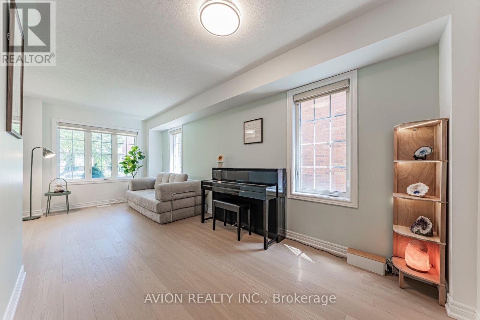 483 White's Hill Avenue, Markham, Ontario  L6B 0J8 - Photo 7 - N13666912