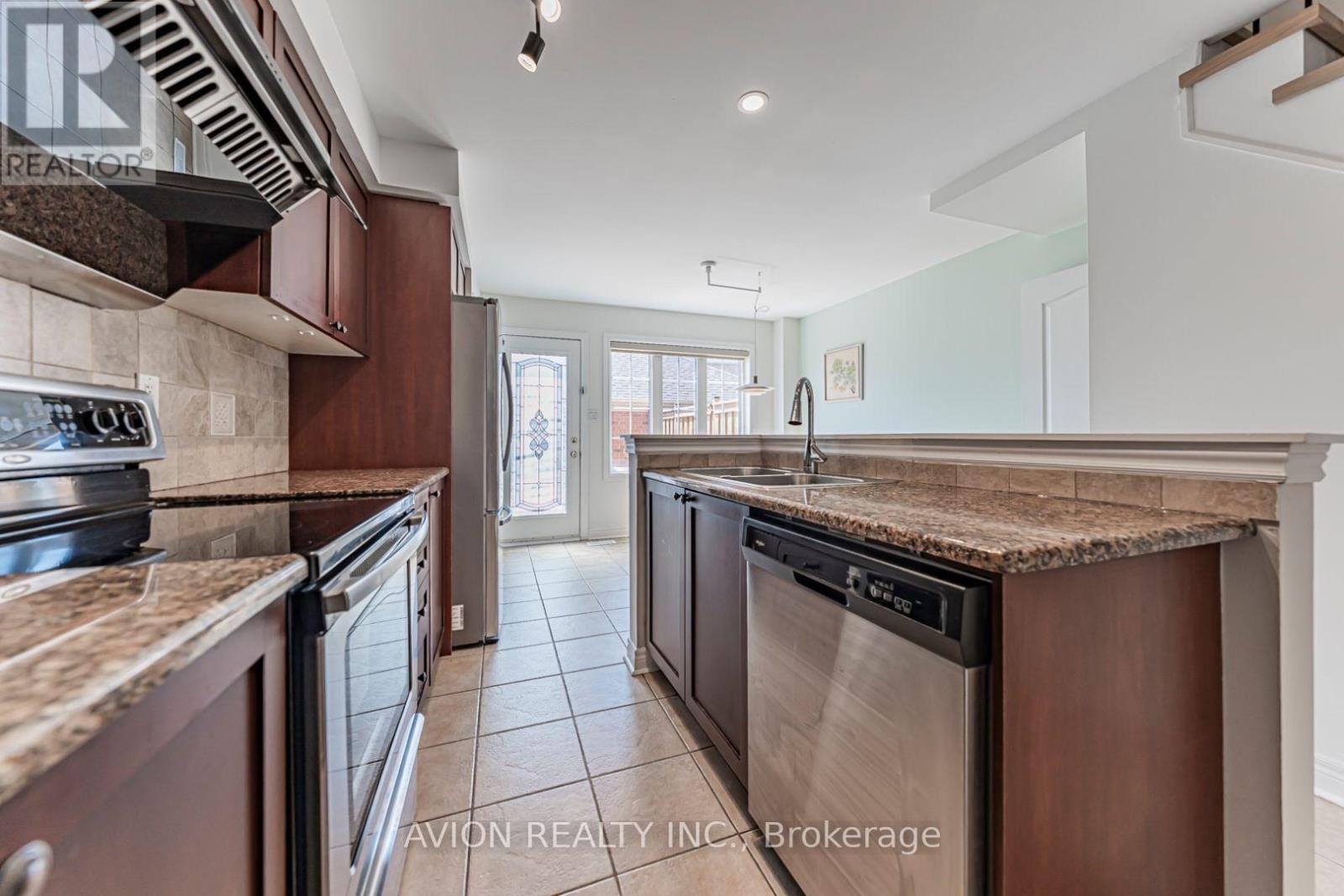 483 White's Hill Avenue, Markham, Ontario  L6B 0J8 - Photo 9 - N13666912