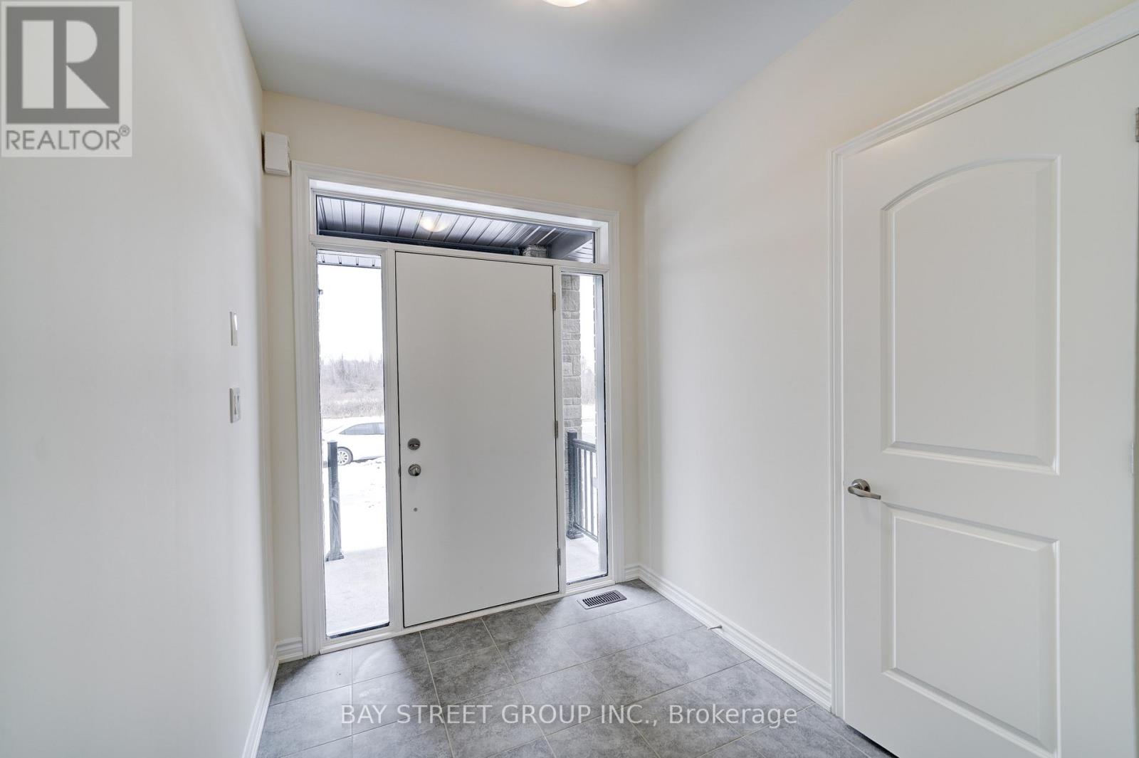 25 Garrett Styles Drive, Georgina, Ontario  L4P 0J1 - Photo 3 - N13667076