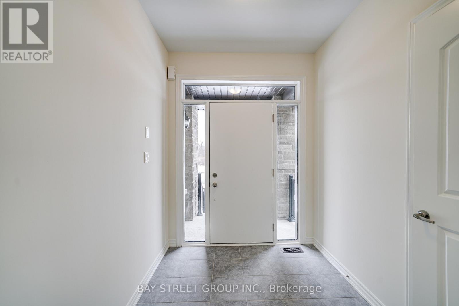 25 Garrett Styles Drive, Georgina, Ontario  L4P 0J1 - Photo 4 - N13667076