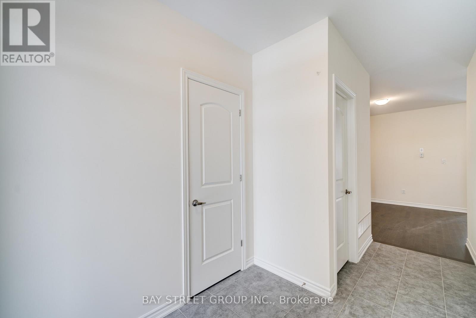 25 Garrett Styles Drive, Georgina, Ontario  L4P 0J1 - Photo 5 - N13667076