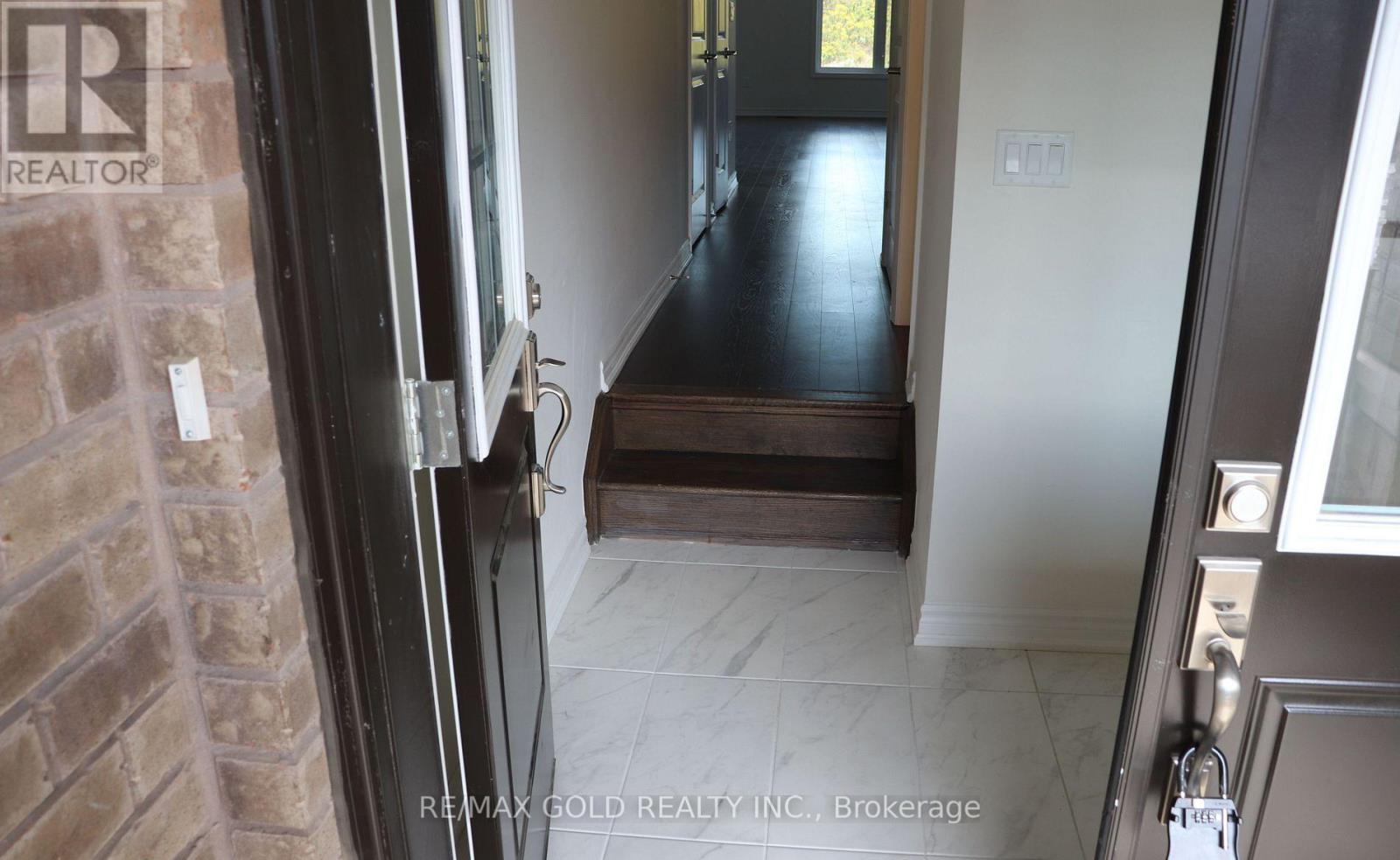 147 Shepherd Drive, Barrie, Ontario  L9J 0P9 - Photo 2 - S13666910