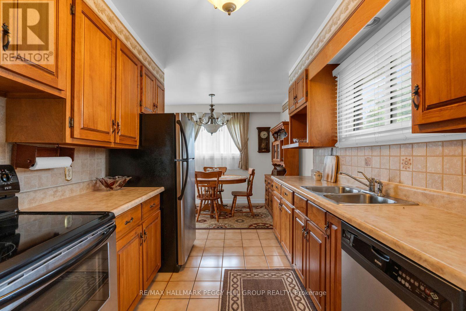 208 Garson Street, Barrie, Ontario  L4N 3Y7 - Photo 3 - S13667060