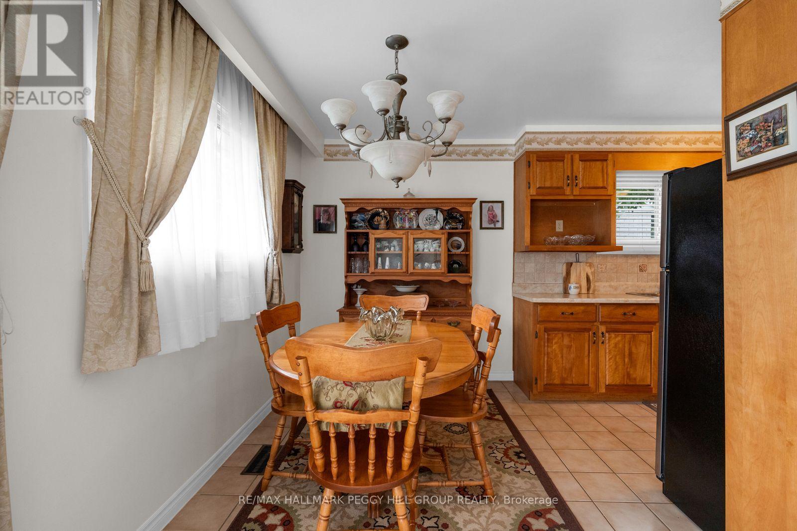 208 Garson Street, Barrie, Ontario  L4N 3Y7 - Photo 4 - S13667060