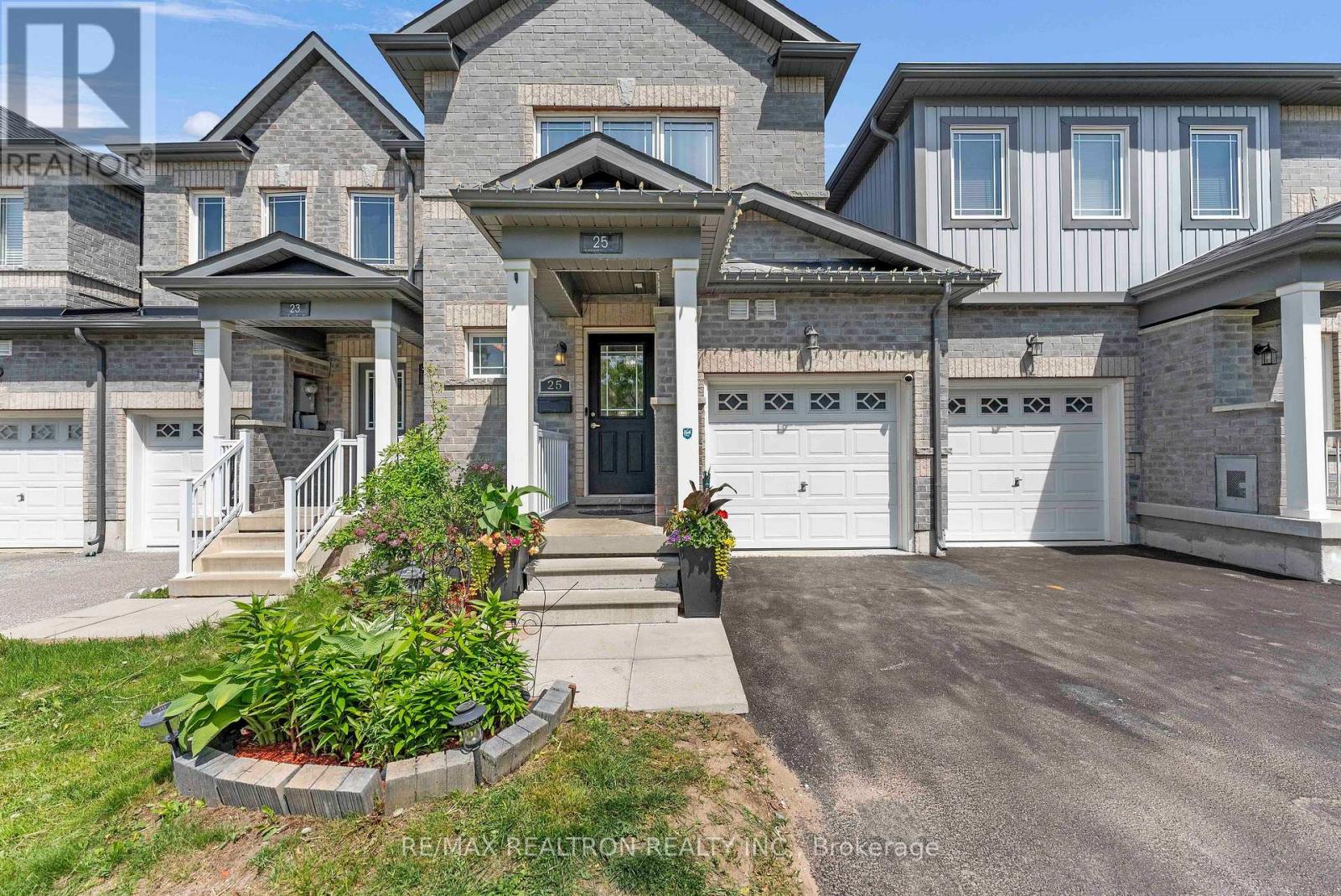 25 Robinson Street, Barrie, Ontario  L4N 3J1 - Photo 1 - S13667072
