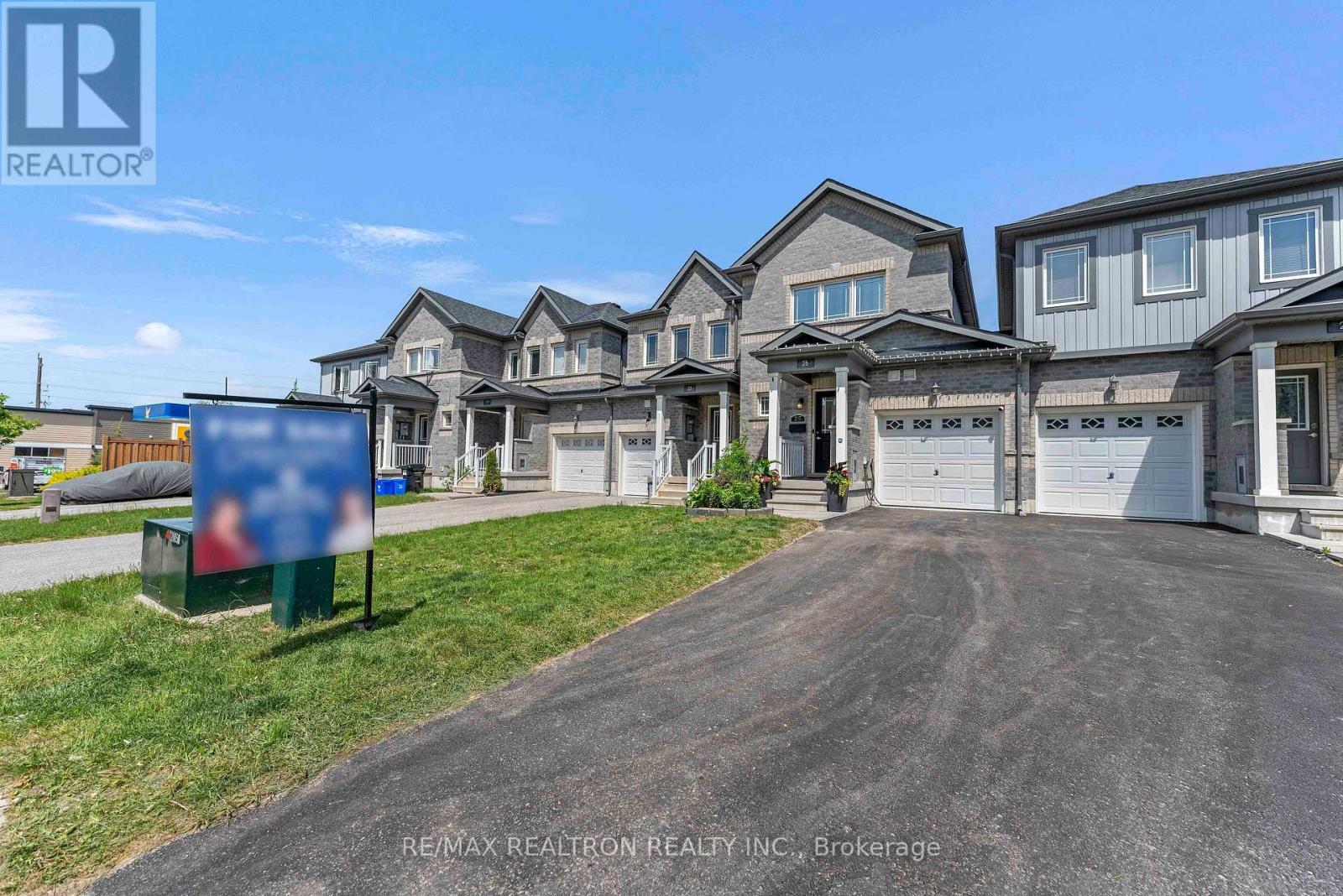 25 Robinson Street, Barrie, Ontario  L4N 3J1 - Photo 2 - S13667072