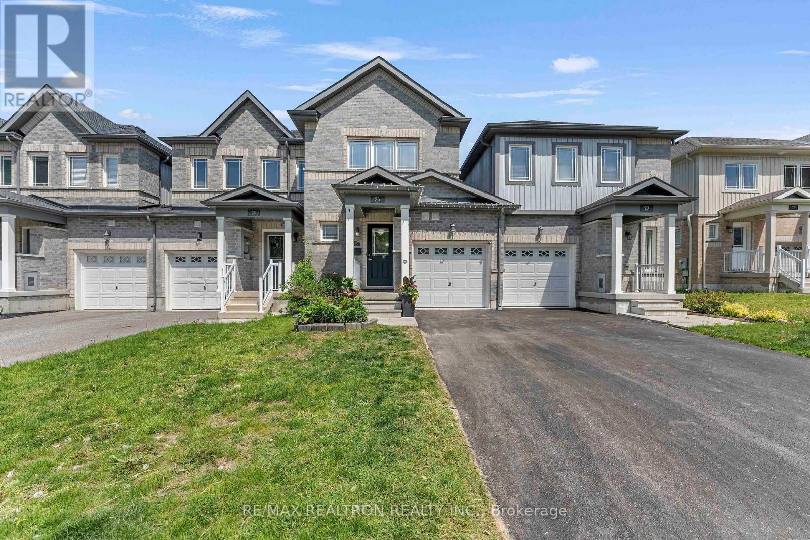 25 Robinson Street, Barrie, Ontario  L4N 3J1 - Photo 3 - S13667072