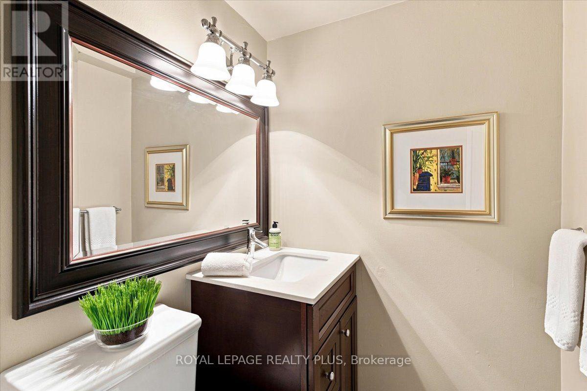1721 Medallion Court, Mississauga, Ontario  L5J 4E9 - Photo 23 - W13666860