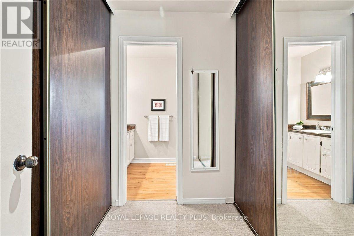 1721 Medallion Court, Mississauga, Ontario  L5J 4E9 - Photo 27 - W13666860