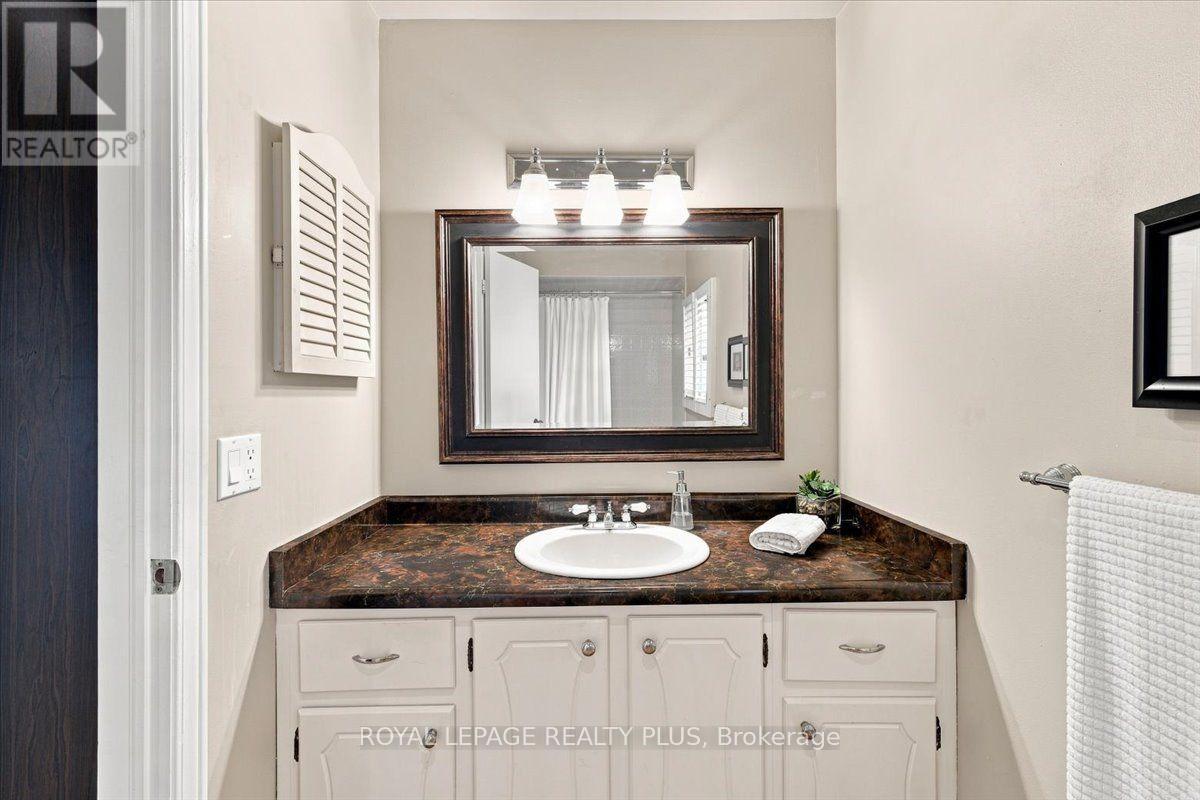 1721 Medallion Court, Mississauga, Ontario  L5J 4E9 - Photo 28 - W13666860