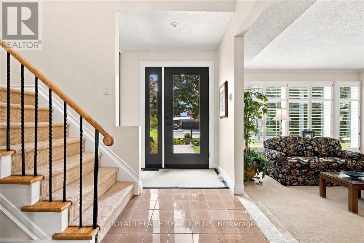 1721 Medallion Court, Mississauga, Ontario  L5J 4E9 - Photo 6 - W13666860