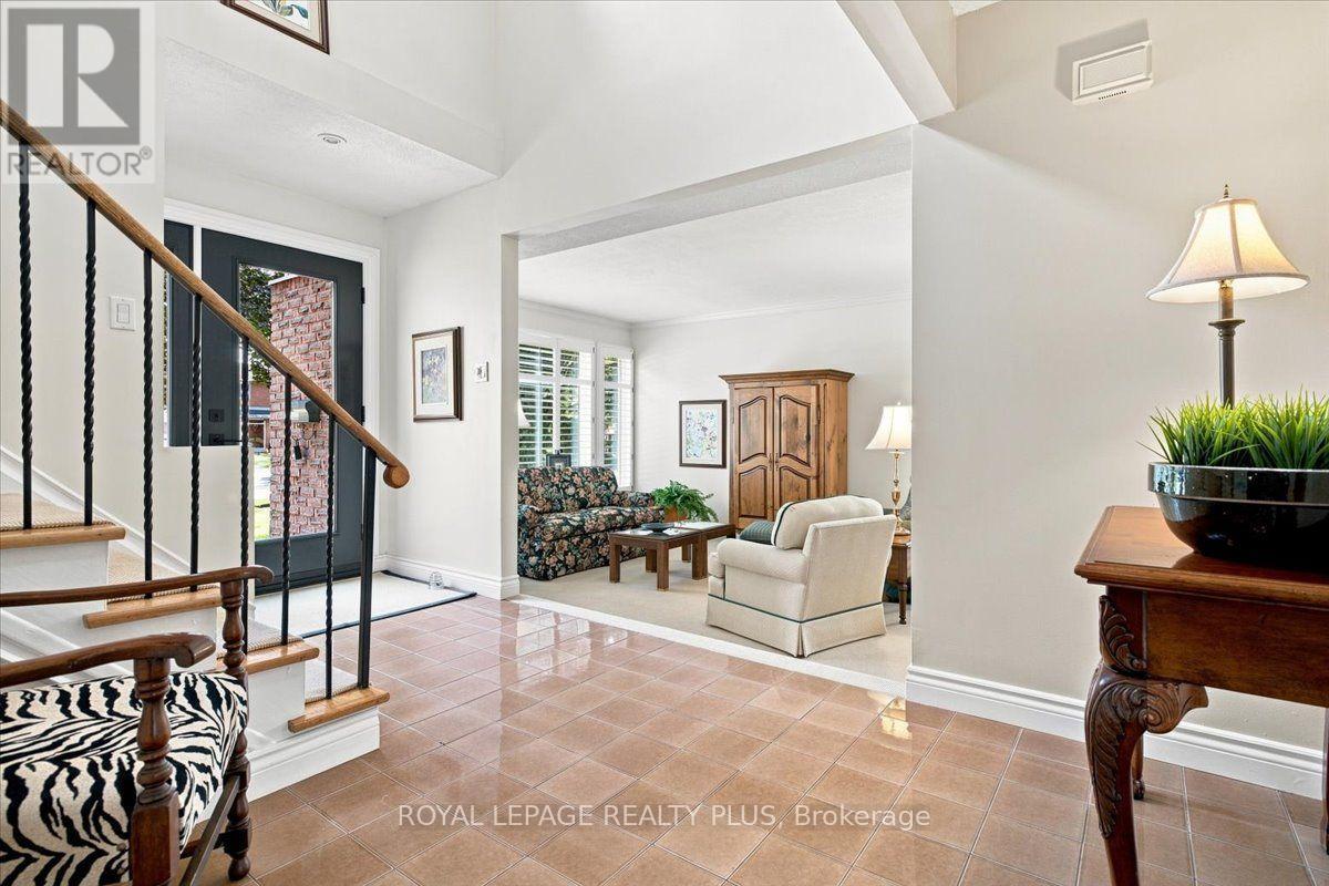 1721 Medallion Court, Mississauga, Ontario  L5J 4E9 - Photo 9 - W13666860