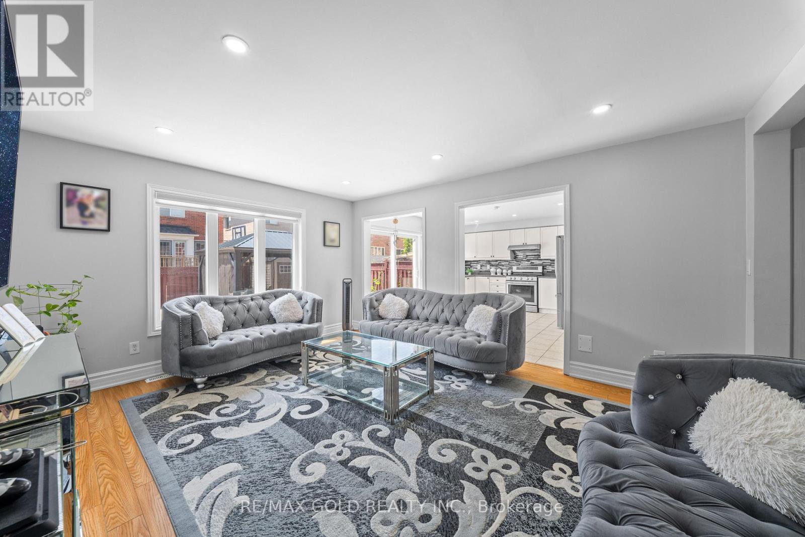 8 Bayridge Drive, Brampton, Ontario  L6P 2H8 - Photo 6 - W13666918