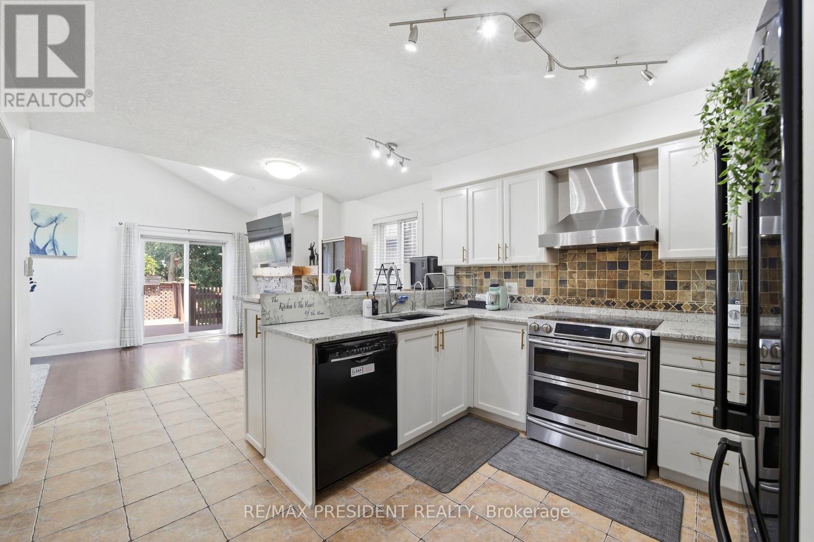 60 Steepleridge Street, Kitchener, Ontario  N2P 2W3 - Photo 7 - X13666906