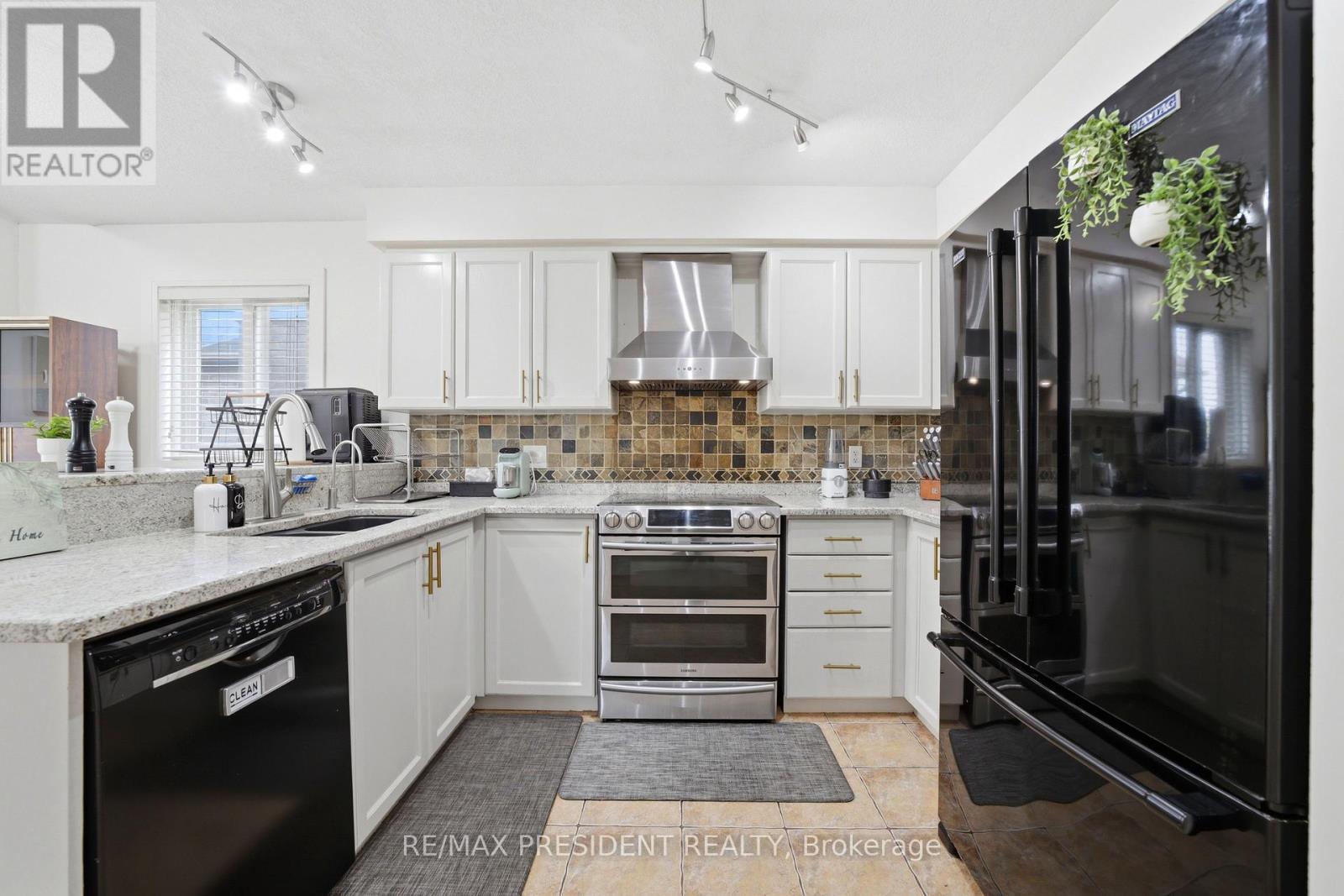 60 Steepleridge Street, Kitchener, Ontario  N2P 2W3 - Photo 8 - X13666906
