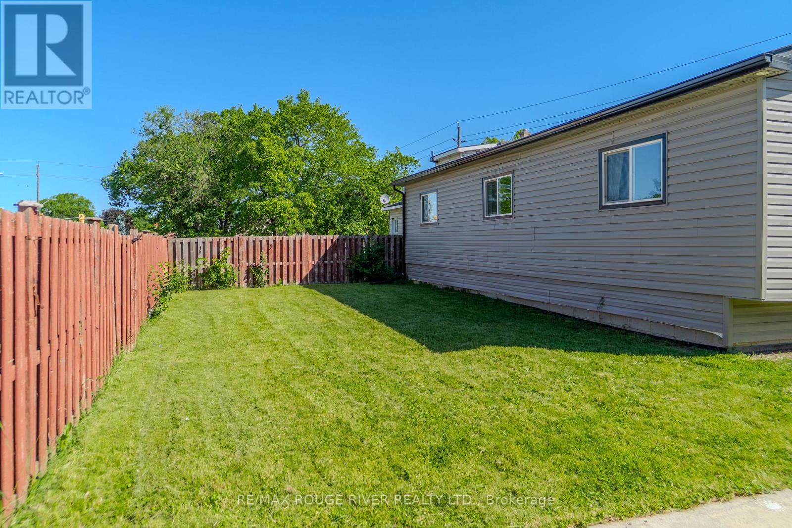 1721 S Cameron Blvd Boulevard, Windsor, Ontario  N9B 3C9 - Photo 8 - X13667086
