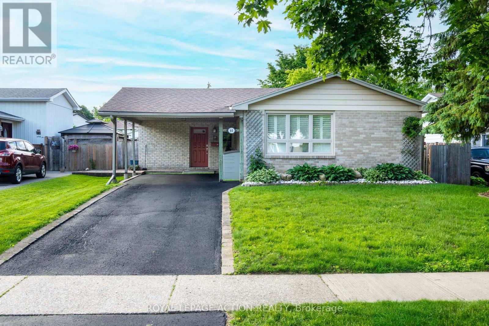 60 Woodlawn Avenue, Brantford, Ontario N3V 1B3 - Photo 2 - X13241774
