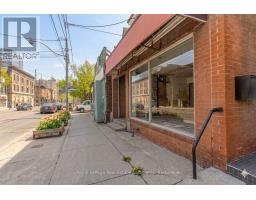 198 BATHURST STREET, Toronto, Ontario