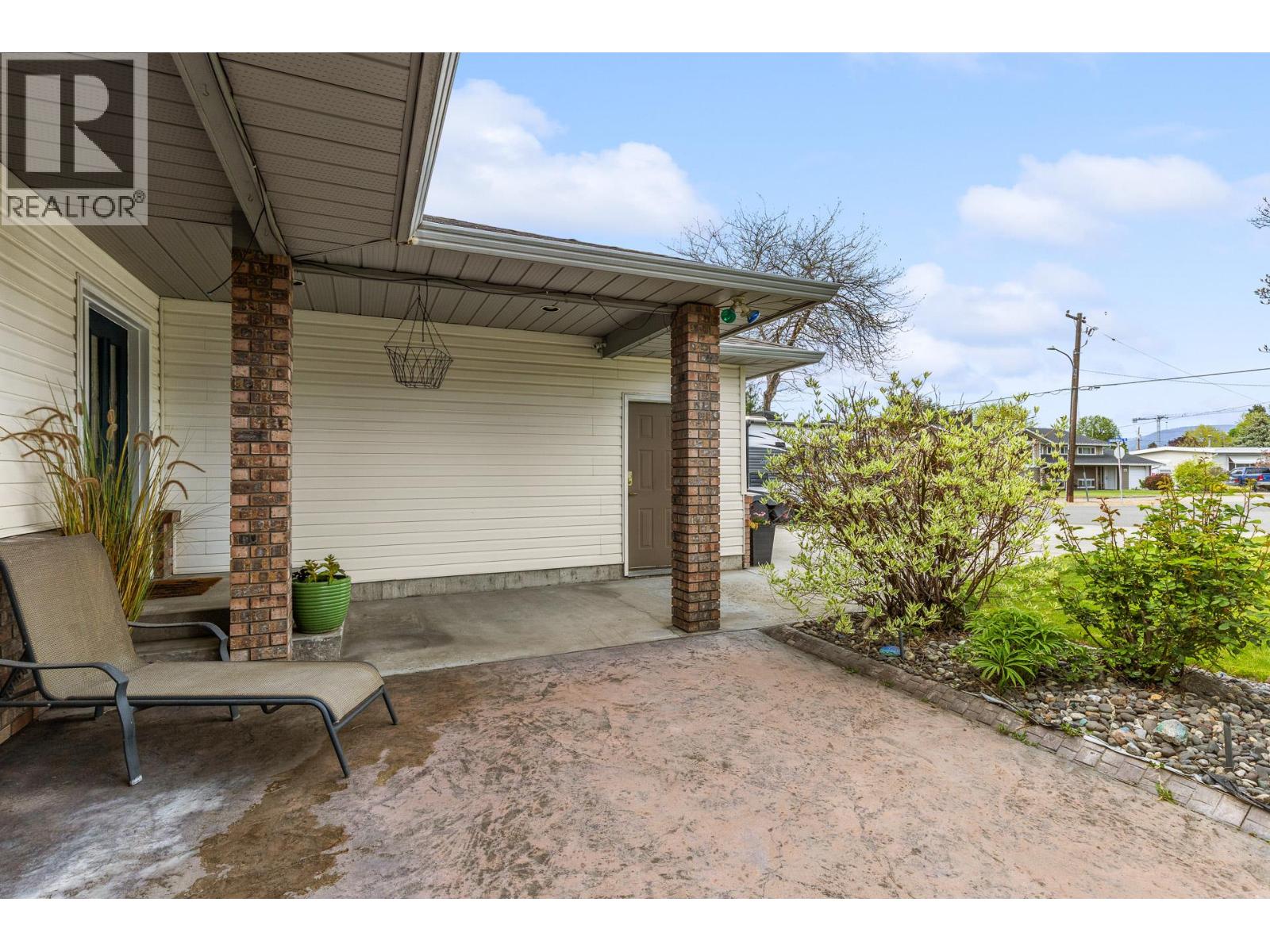 845 Hollydell Road, Kelowna, British Columbia  V1X 1L6 - Photo 4 - 10385673