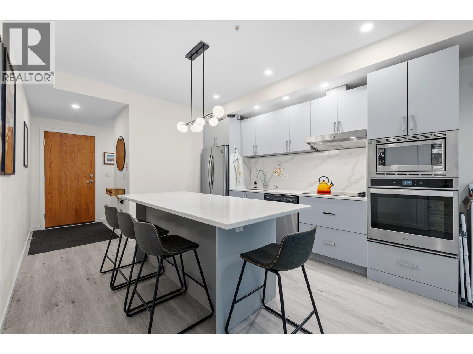 880 Saucier Avenue Unit# 203, Kelowna, British Columbia  V1Y 0H4 - Photo 2 - 10392558