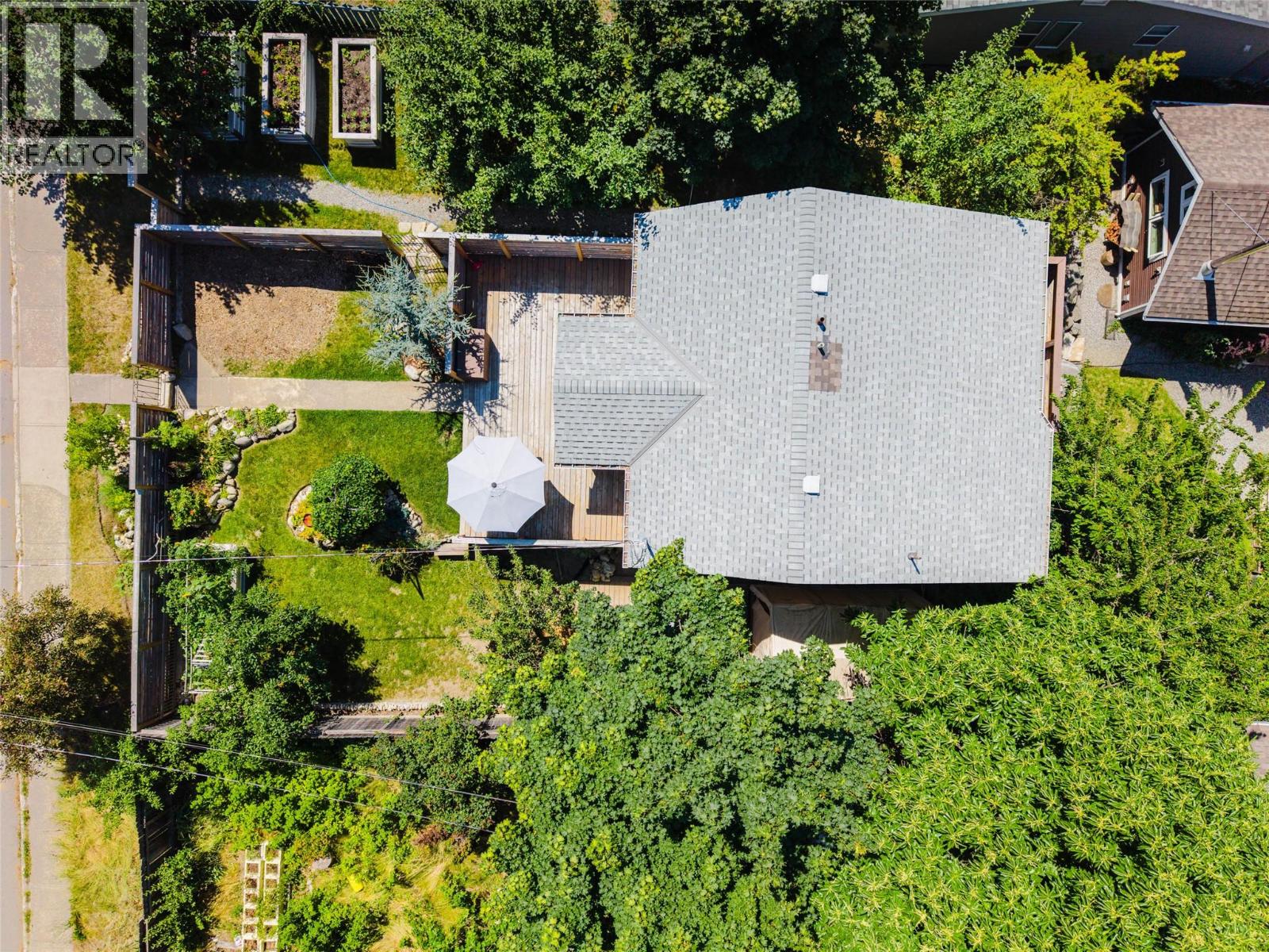 707 Fifth Street, Nelson, British Columbia V1L 2X4 - Photo 10 - 10395335