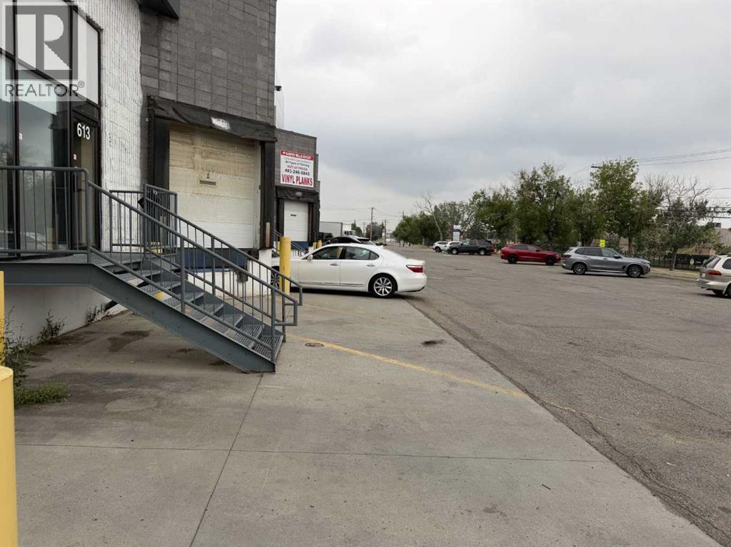 613 28 Street NE, Calgary, Alberta  T2A 4L6 - Photo 4 - A2336770