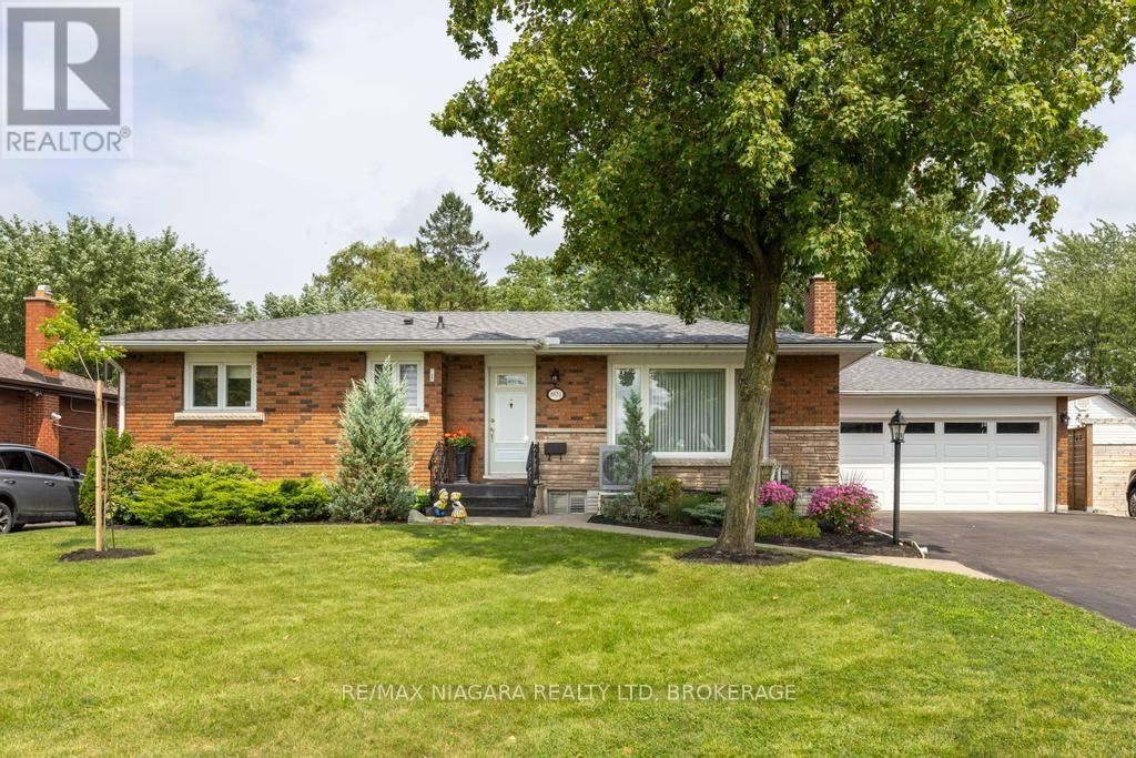 8624 Champlain Drive, Niagara Falls, Ontario L2G 6Y6 - Photo 2 - X13667122