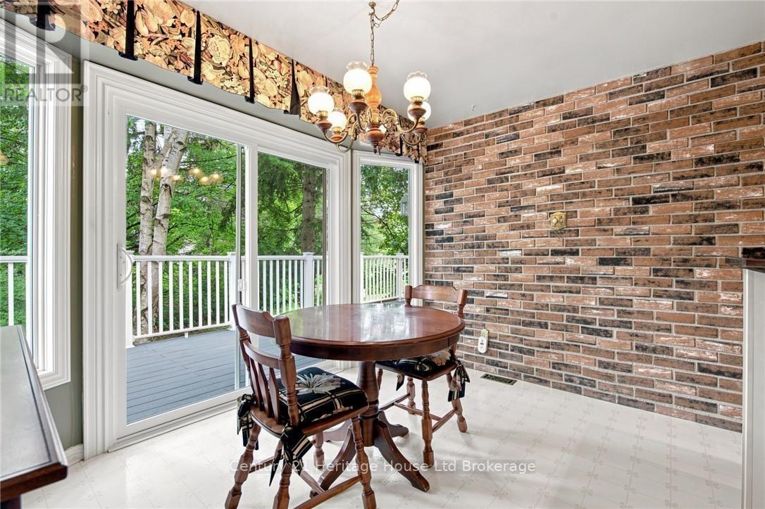 243 Tatlock Court, Waterloo, Ontario  N2L 5Y6 - Photo 12 - X13667134